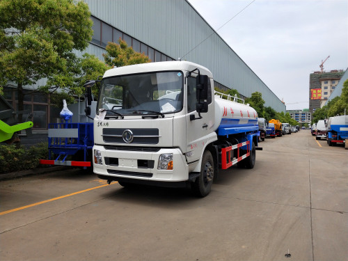 馬路上的灑水車 馬路上的灑水車