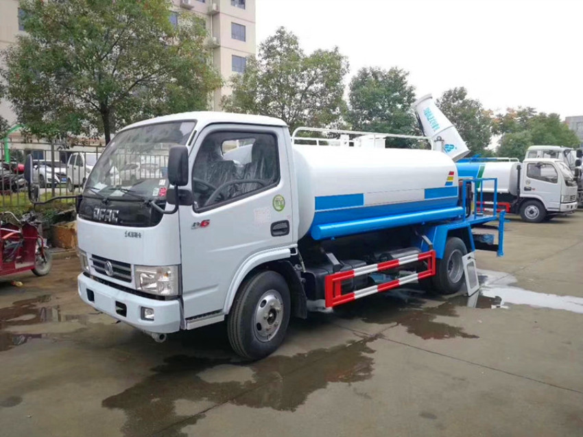 東風多利卡5噸灑水車,綠化園林灑水車,各種噸位公路養護噴灑車可上牌照 東風多利卡5噸灑水車,綠化園林灑水車,各種噸位公路養護噴灑車可上牌照