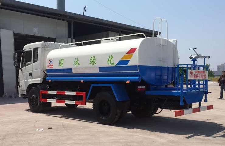 12噸東風(fēng)灑水車多少錢一臺 噴灑車的使用注意事項 12噸東風(fēng)灑水車多少錢一臺 噴灑車的使用注意事項