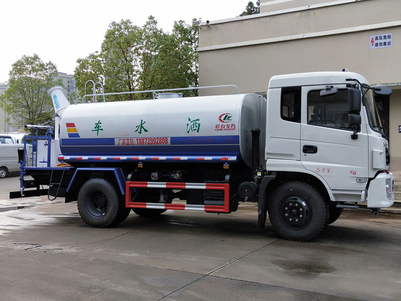 東風專底新款12噸灑水車帶30米霧炮價格多少 東風專底新款12噸灑水車帶30米霧炮價格多少