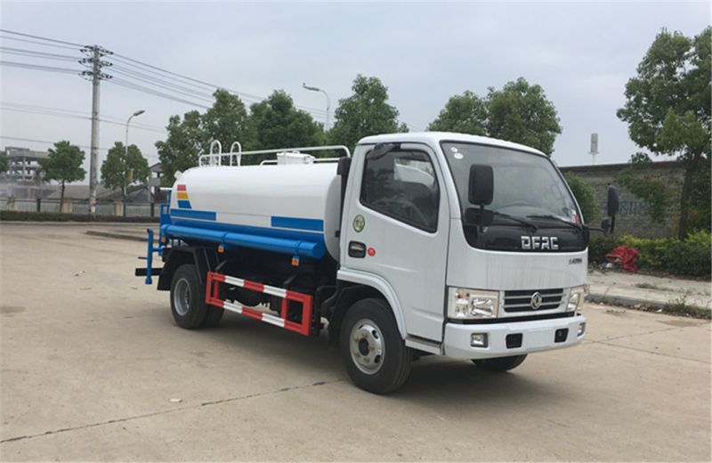 東風(fēng)綠化灑水車滋潤城市空氣 降低空氣里的灰塵雜質(zhì)-湖北程力 東風(fēng)綠化灑水車滋潤城市空氣 降低空氣里的灰塵雜質(zhì)-湖北程力